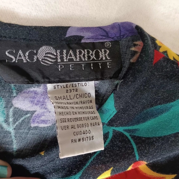 Sag Harbor Petite Sm Floral Blouse With Shoulder Pads - Picture 4 of 7